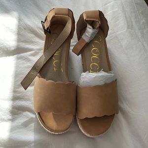 Never worn tan sandals